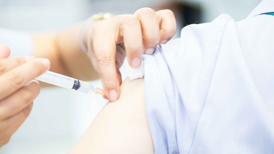 Bis in die zweite Jänner-Woche wurden von den ca. eine Million innerhalb des Impfprogramms ÖIP bestellten Impfdosen circa 760.000 Dosen als verimpft eingetragen © Shutterstock