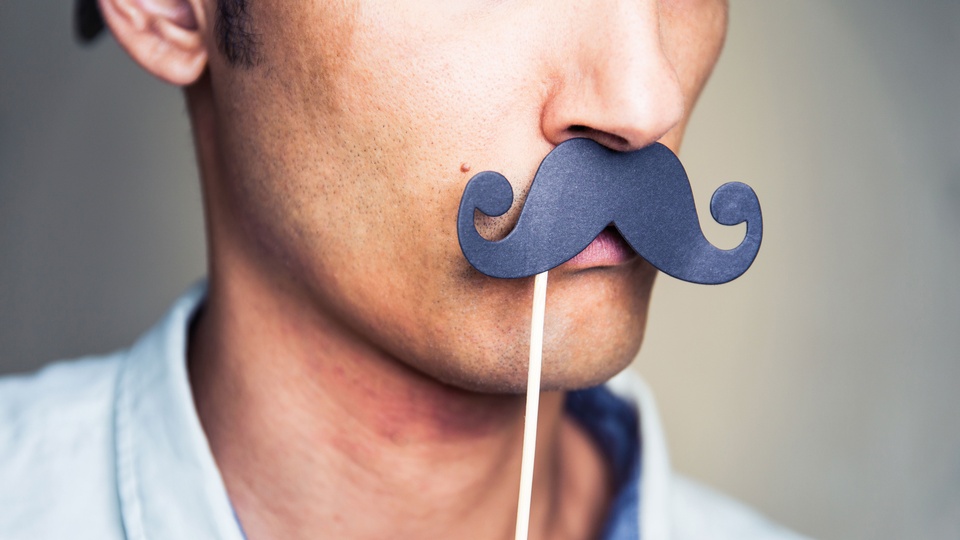 Movember ist ein Wortspiel aus Moustache und November. Ziel ist es, mehr Bewusstsein für das Thema Männergesundheit zu schaffen. © Shutterstock