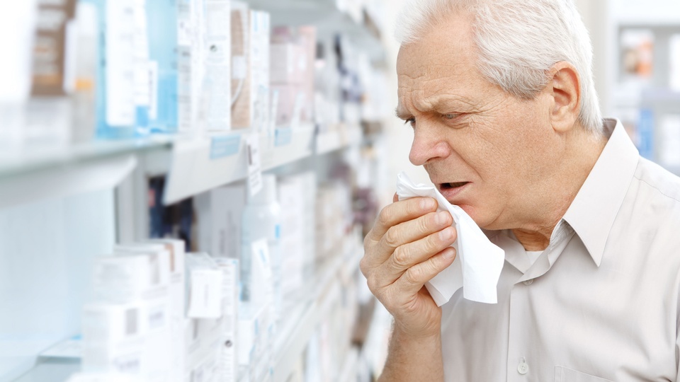 Atemnot, hohes Fieber und starke Schmerzen im Brustkorb sind Veranlassung für einen Arztbesuch. © Shutterstock