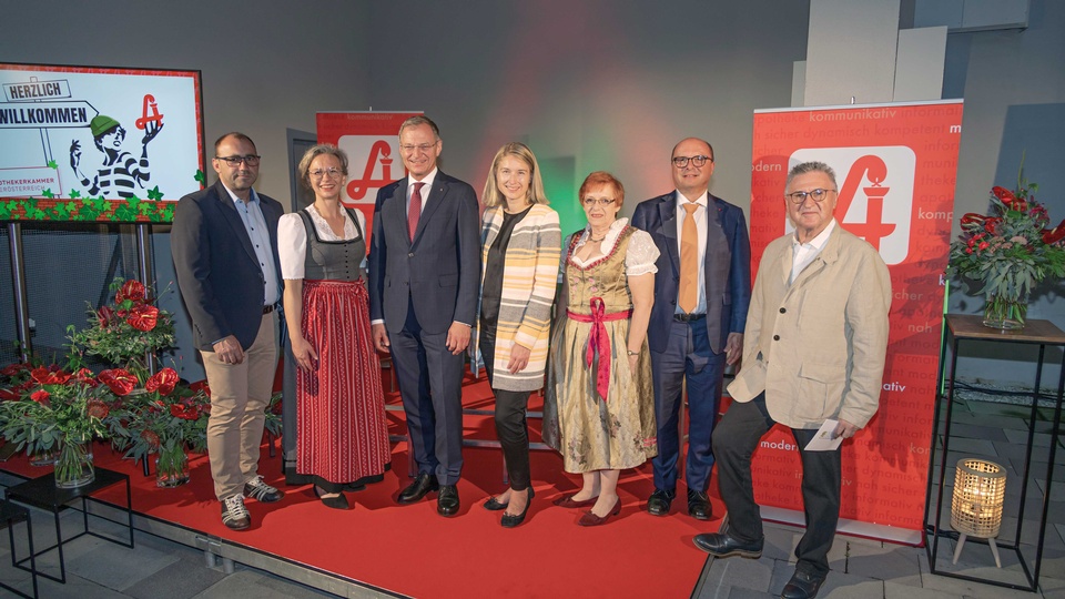 Albert Maringer, Monika Aichberger, LH Thomas Stelzer, LH-Stv. Christine Haberlander, Angelika Widhalm, Thomas Veitschegger, Johann Kammermeier (v. l.). © Gregor Hartl