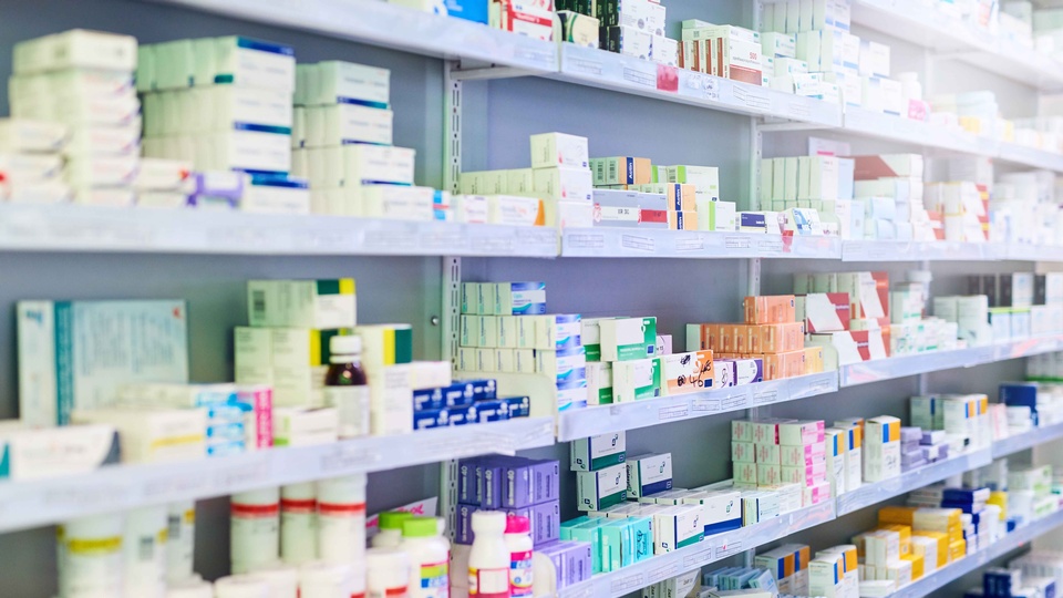 © Shutterstock Einzelapotheken haben derzeit die höchste Relevanz als Vertriebskanal für OTC-Produkte. © Shutterstock