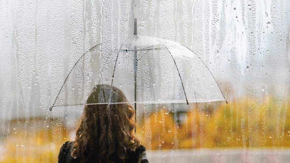  Graue, trübe Herbst- und Wintertage können sich aufs Gemüt schlagen. © Shutterstock