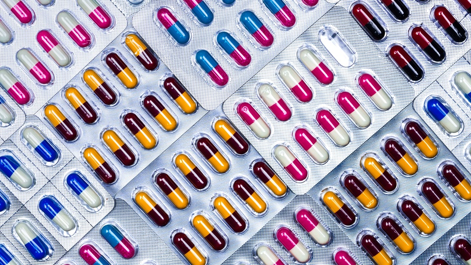 Medikamentenproduktion © Shutterstock