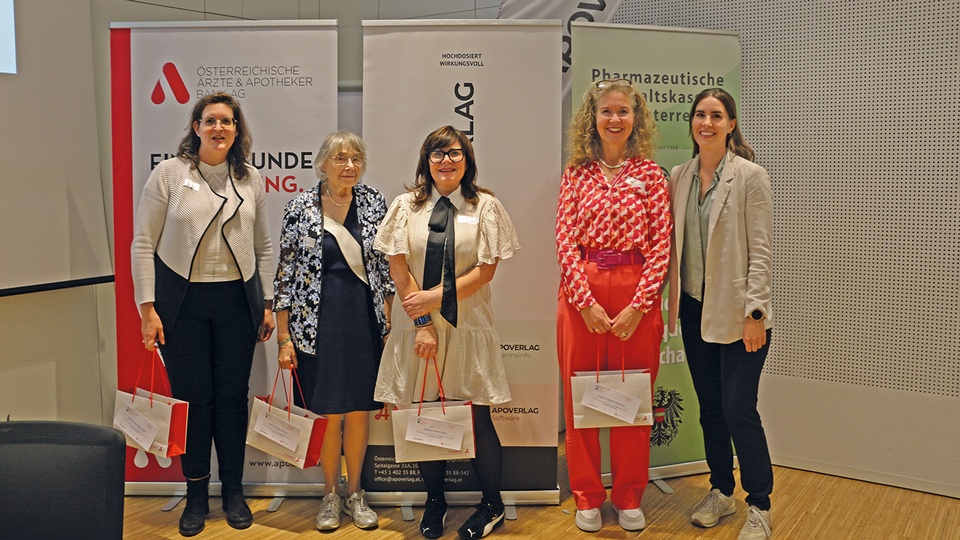 v. l. n. r.: Olga Rögelsperger (AGES, AT), Virginia Watson (UK), Rosin O’Hare (Queen’s University Belfast, IR), Nienke Oosterhof (Verein KNMP, NL), Larissa Walch (APOVERLAG, AT) © Beigestellt