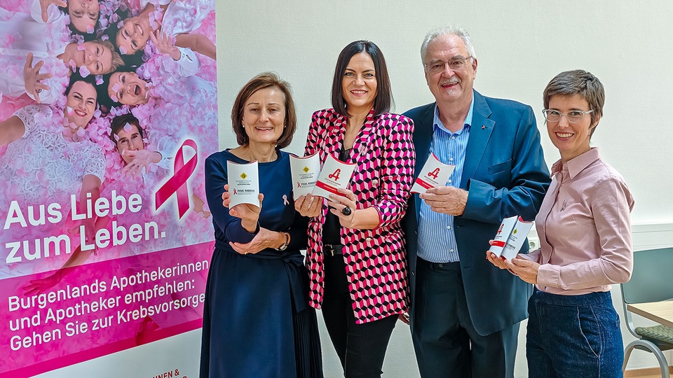 V. l. n. r.: Andrea Konrath (Geschäftsführerin Krebshilfe Bgld.),  Astrid Eisenkopf (Landtagspräsidentin), Dieter Schmid  (Präsident der Apothekerkammer Bgld.), Julia Kornfeind  (Vizepräsidentin der Apothekerkammer Bgld.) © Beigestellt
