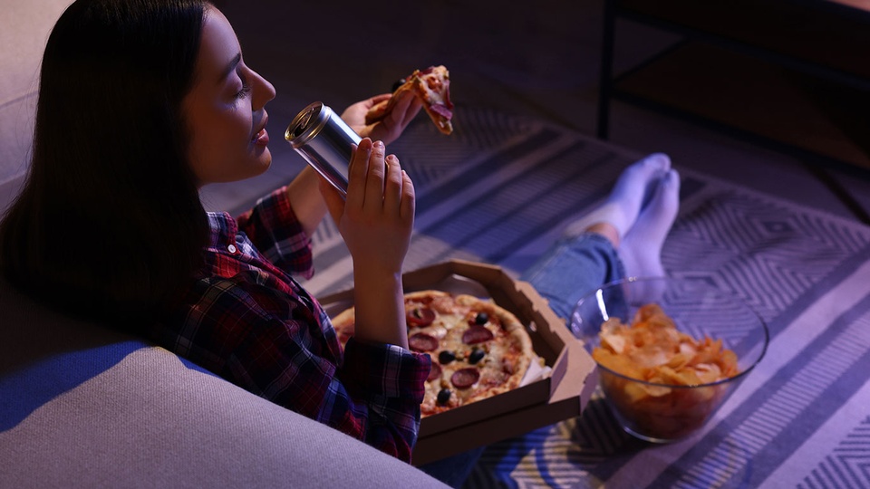 © Shutterstock Essen am Abend © Shutterstock