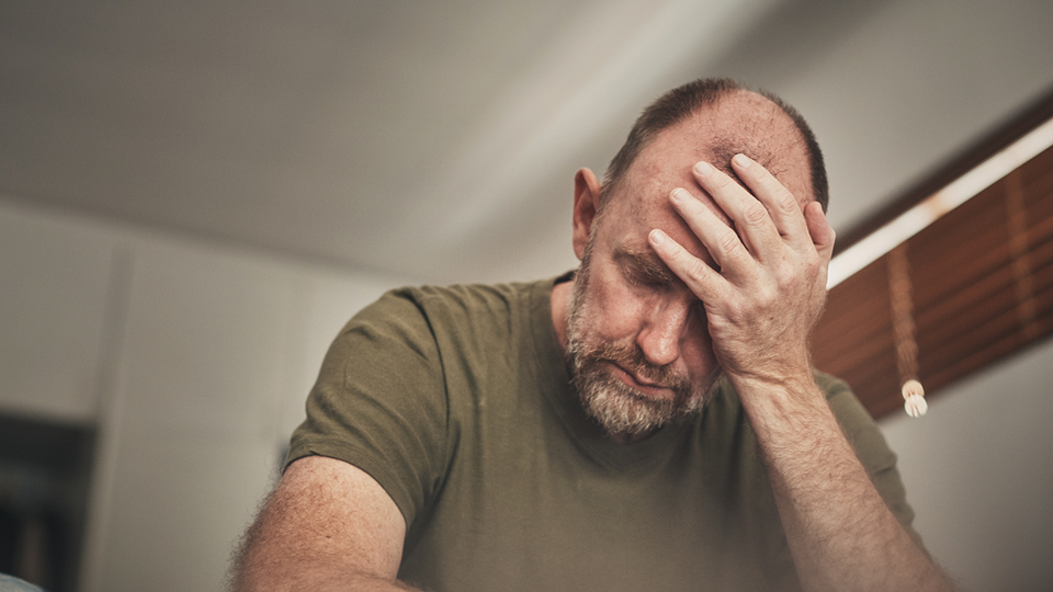 Vor allem bei der Behandlung der androgenetischen Alopezie wurden F&auml;lle von Suizidgedanken gemeldet. Berichten Kunden &uuml;ber gedr&uuml;ckte Stimmung, sollten sie &auml;rztlichen Rat einholen. &copy; iStock