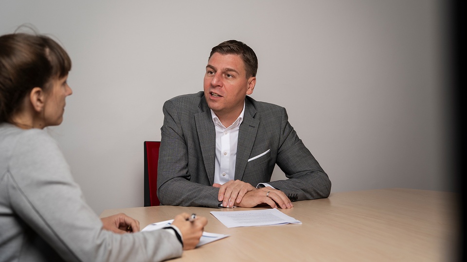 Der Betriebswirt Mag. Roman Hergenich ist seit 1. September 2025  neuer Direktor der Pharmazeutischen Gehaltskasse. © Christoph Schipp