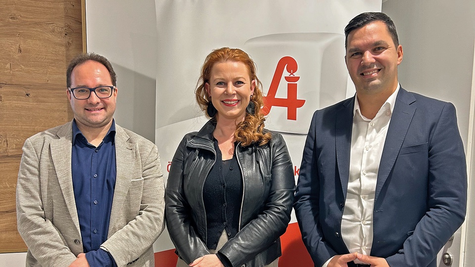 In Salzburg informierte sich Landesgruppenobfrau  Mag. pharm. Margarete Olesko gemeinsam mit anderen  Kolleg:innen über die aktuellen Sicherheitsthemen. © Beigestellt