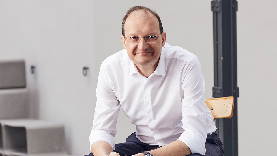 PHARMIG-Generalsekretär Mag. Alexander Herzog kritisierte den jahrelangen Preisverfall von Arzneimitteln im heimischen Gesundheitssystem. © Stefan Csaky