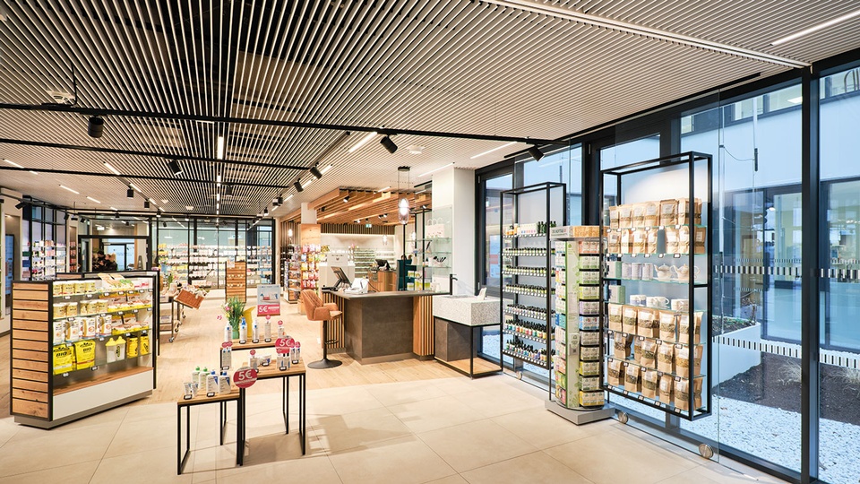 Die neue PVZ-Apotheke im Primärversorgungszentrum in St. Pölten wurde von Klinger Apothekenbau gestaltet. © Klinger Möbelbau Ges.m.b.H. & Co KG