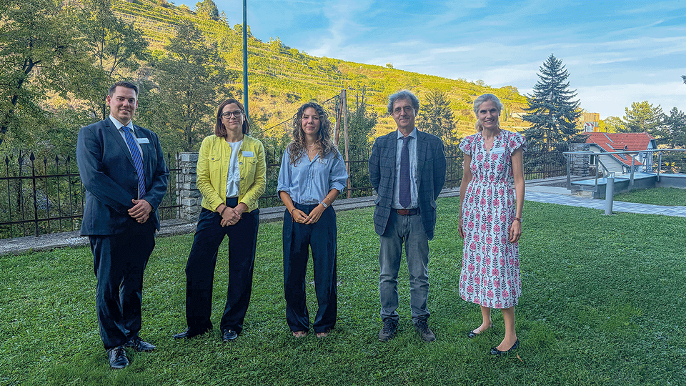Mag. Conor Moran (Apothekerverband), Univ.-Prof. Dr. Claudia Fuchs, LL.M., (WU Wien), Univ.-Ass. Mag. Paula Malin Fetk&ouml;ter, BA und Univ.-Prof. i.R. DDr. Christian Kopetzki (beide Uni Wien) sowie Mag. Dr. Elisabeth Schober-Oswald (Apothekerkammer). &copy; Daniela Fuchs