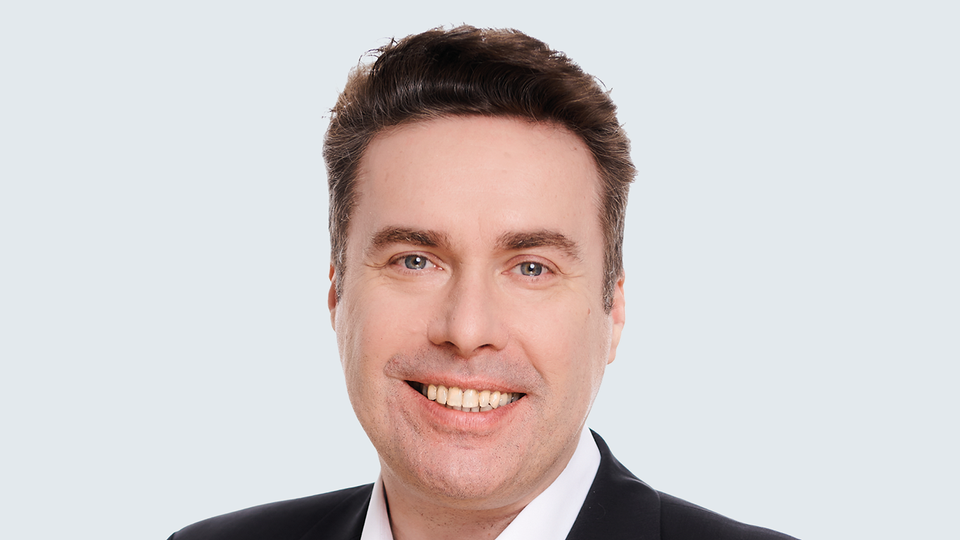 Mag. pharm. Raimund Podroschko Präsident des VAAÖ, Verband Angestellter Apotheker Österreichs, ist u. a. zuständig für internationale und EU-Angelegenheiten © Martin Hörmandinger