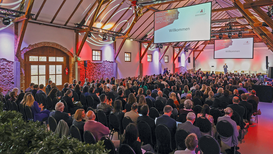Volles Haus in Graz: Die Seifenfabrik  bot die perfekte Kulisse für das diesjährige Wirtschaftsforum. Die Teilnehmenden erwartete ein vielseitiges Programm. © Österreichische Apothekerverband/Oliver Wolf