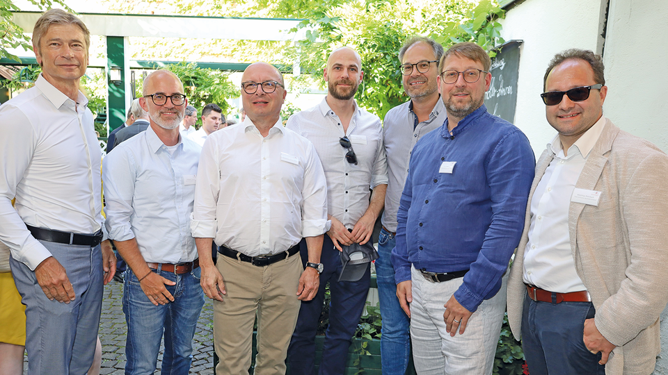 © Christian Fürst/Apothekerverband → PHAGO-Präsident Andreas Windischbauer mit Wolfgang Trattner (Stv. Direktor ÖAV), Thomas W. Veitschegger (Präsident ÖAV), Stefan Deibl und Andreas Eichtinger (beide Apothekerkammer), Mario Wolfram (ÖAV-Direktor) und Matthias Petritsch aus der Rechtsabteilung des Österreichischen Apothekerverbands. © Christian Fürst/Apothekerverband
