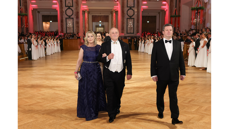 Mag. pharm. Dr. Gerhard Kobinger,  2. Vizepr&auml;sident der &Ouml;sterreichischen Apothekerkammer,  mit Begleitung.   &copy; Katharina Schiffl, Mag. pharm. Malena Brenek