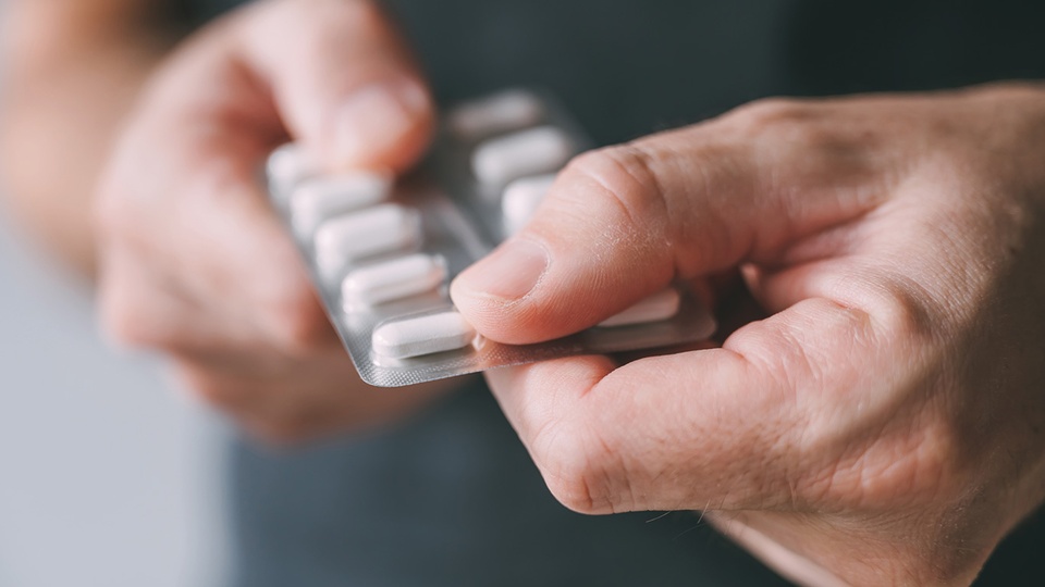 © iStock Das Wissen bei Patient:innen rund um Generika ist nach wie vor gering, dabei sind Generika ein unverzichtbarer Teil in der Patientenversorgung. © iStock