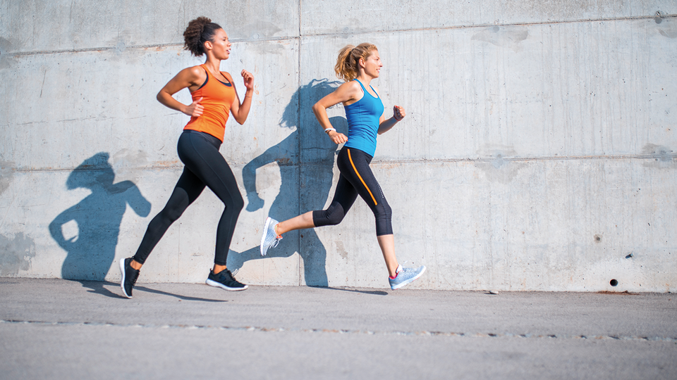 Intensive Bewegung reduziert das Krankheitsrisiko drastisch. Besonders das Risiko, im Alter an Demenz zu erkranken, sinkt deutlich. &copy; iStock