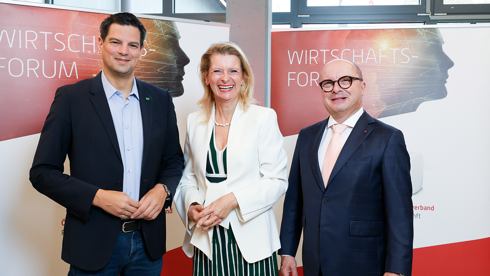 V. l. n. r.: Landesrat Hannes Amesbauer (FPÖ), Alexandra Fuchsbichler, Thomas W. Veitschegger © Österreichische Apothekerverband/Oliver Wolf