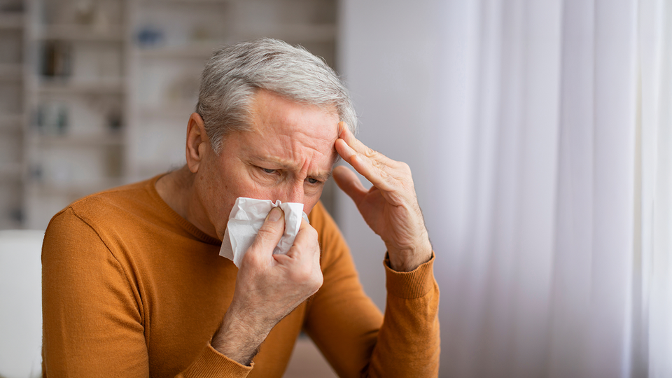 Nase putzen © Shutterstock