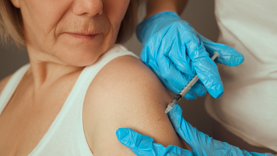 Auch f&uuml;r die Saison 2026/27 empfiehlt die WHO  auf Grundlage globaler &Uuml;berwachungsdaten  ausschlie&szlig;lich trivalente Impfstoffe. &copy; shutterstock