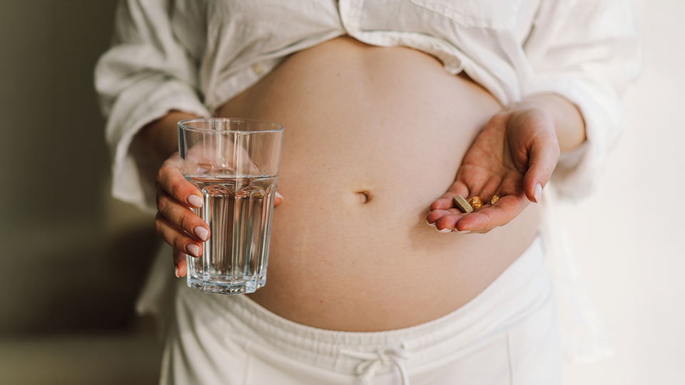 Schwangere und Stillende haben einen erh&ouml;hten Jodbedarf &ndash; eine &auml;rztlich begleitete Supplementierung wird empfohlen. &copy; shutterstock