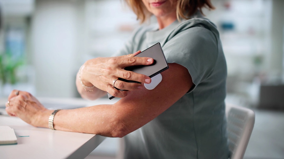 Display am Arm &copy; Shutterstock